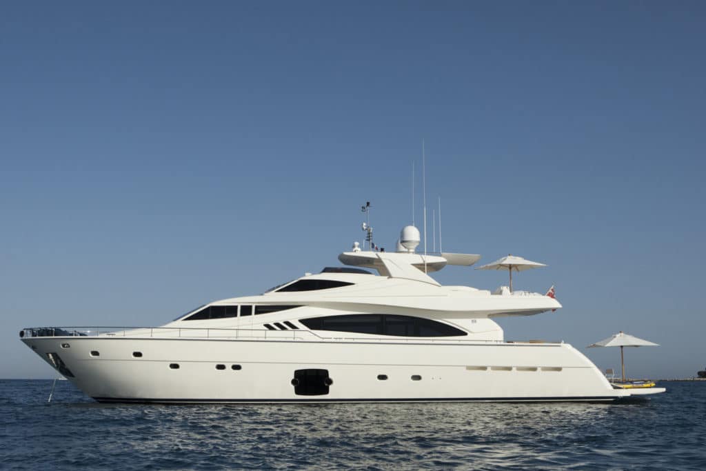 Charter a yacht in Golfe Juan