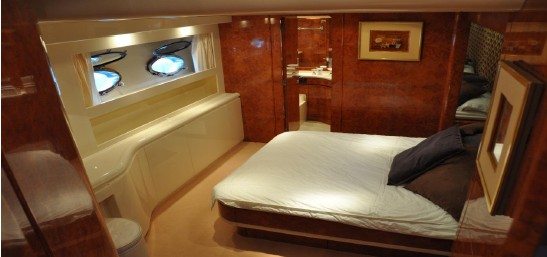 Yacht Riva opera 80 master cabin