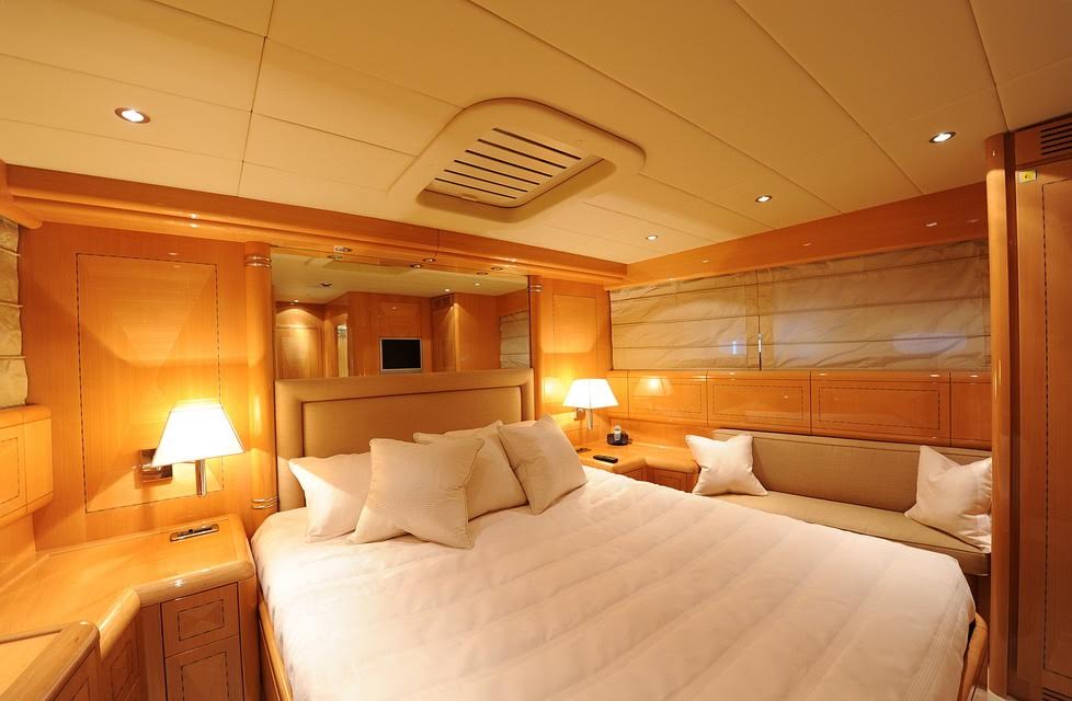 Yacht Kissmi master cabin