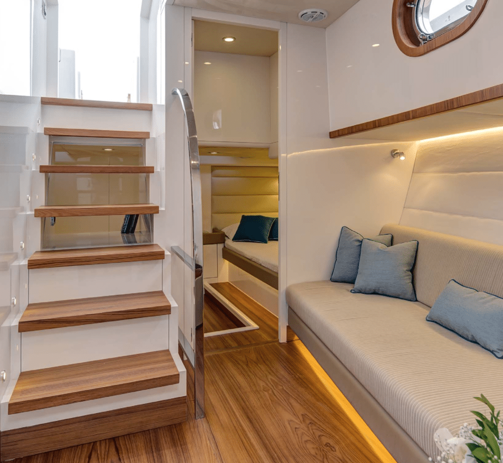 Luxury motorboat rental Saint Tropez Alen 55