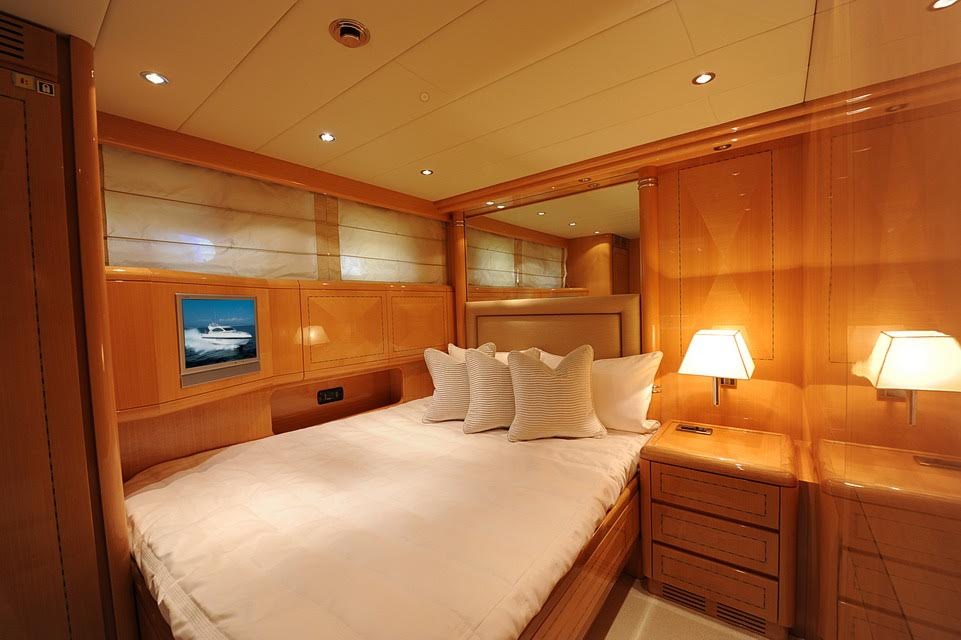 Yacht Kissmi VIP state room