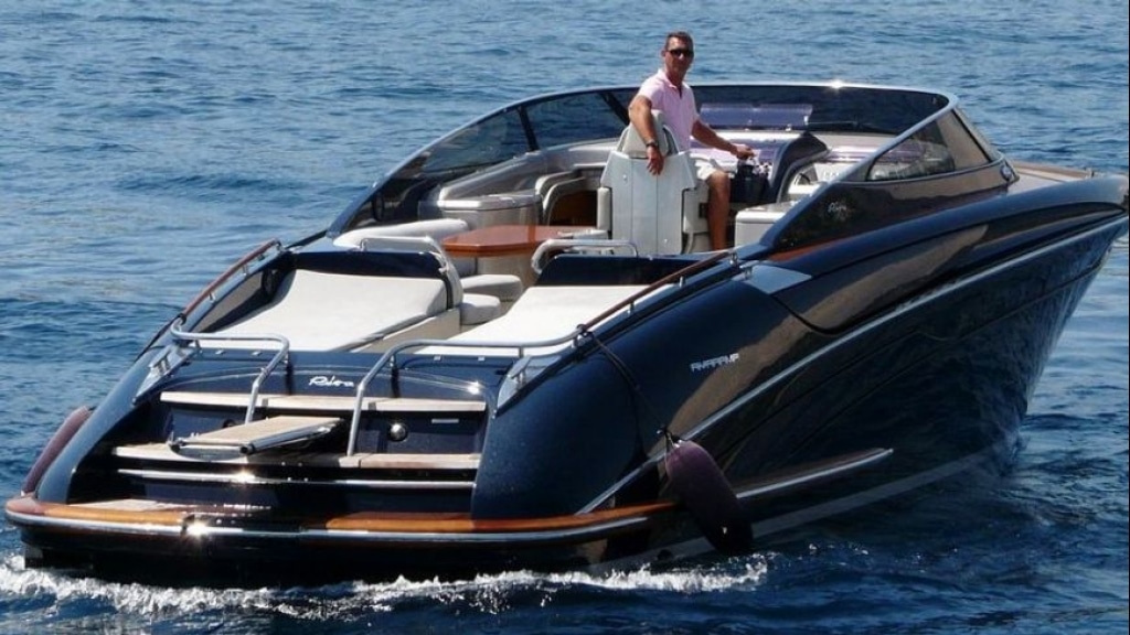 charter a Riva - The beautiful Riva Anath yacht charter Cannes