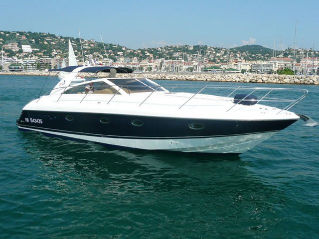 Charter yacht Princess V42