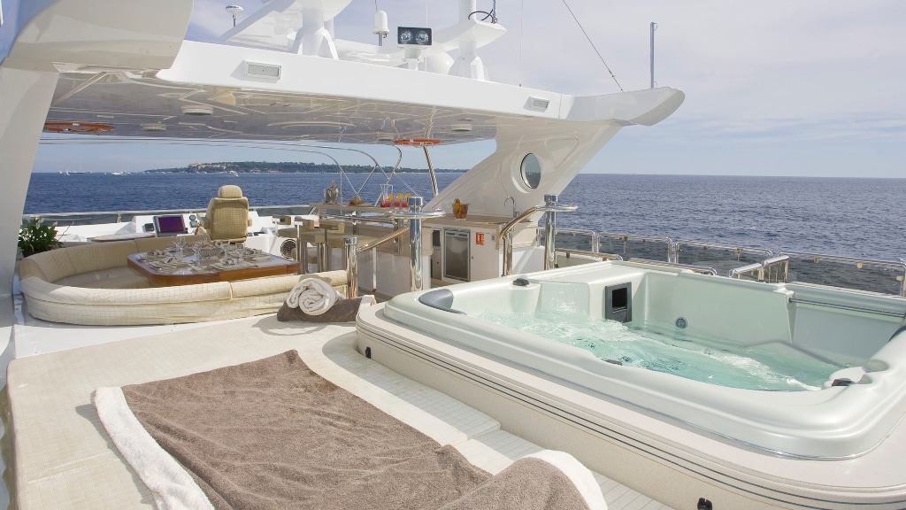 Grenadines III luxury yacht charter Cannes