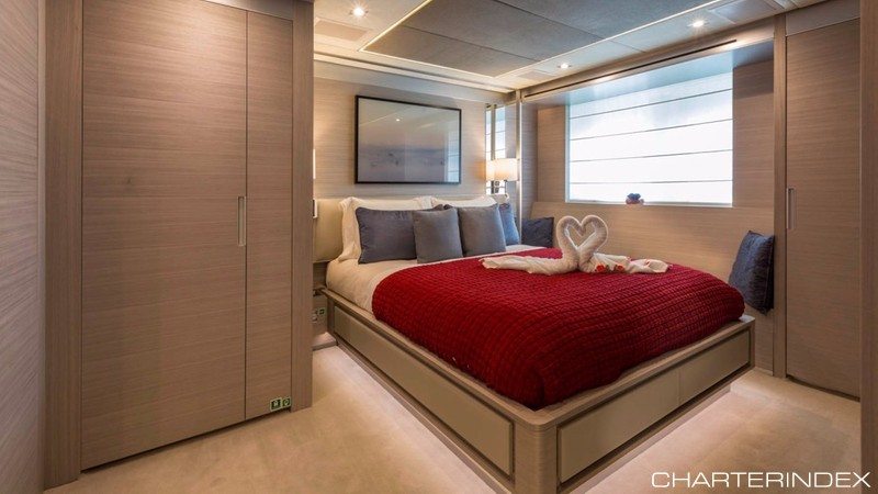 Charter Benetti Cheers 46 guest suite