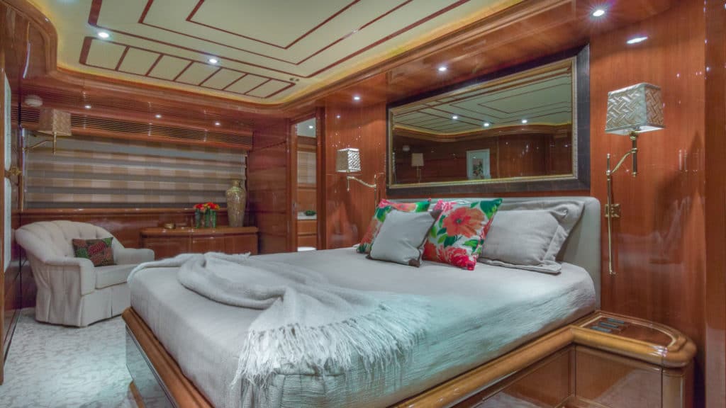 Paradise Ferretti 94 for charter VIP cabin