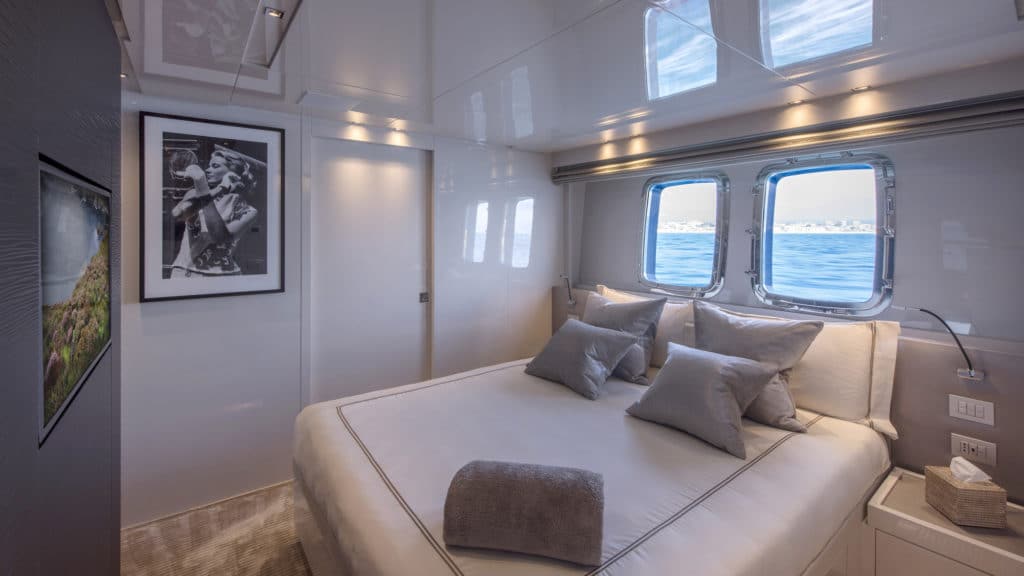 2017 Sanlorenzo Yacht Charter double suite
