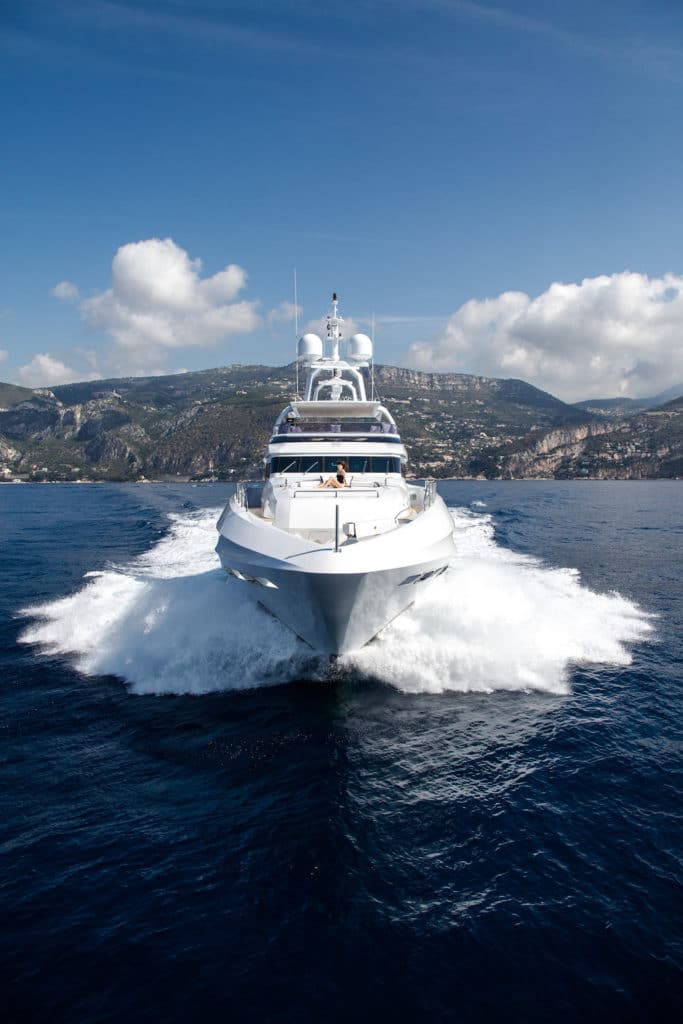 Manifiq yacht charter forward