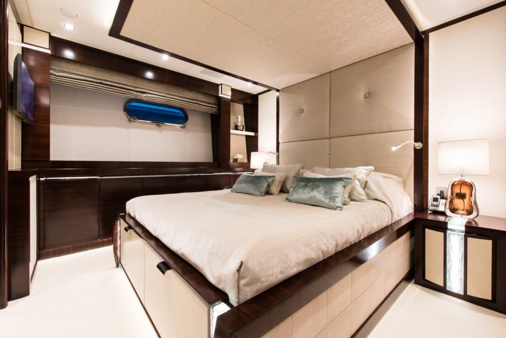 Silver Wind Isa Charter Yacht guest cabin