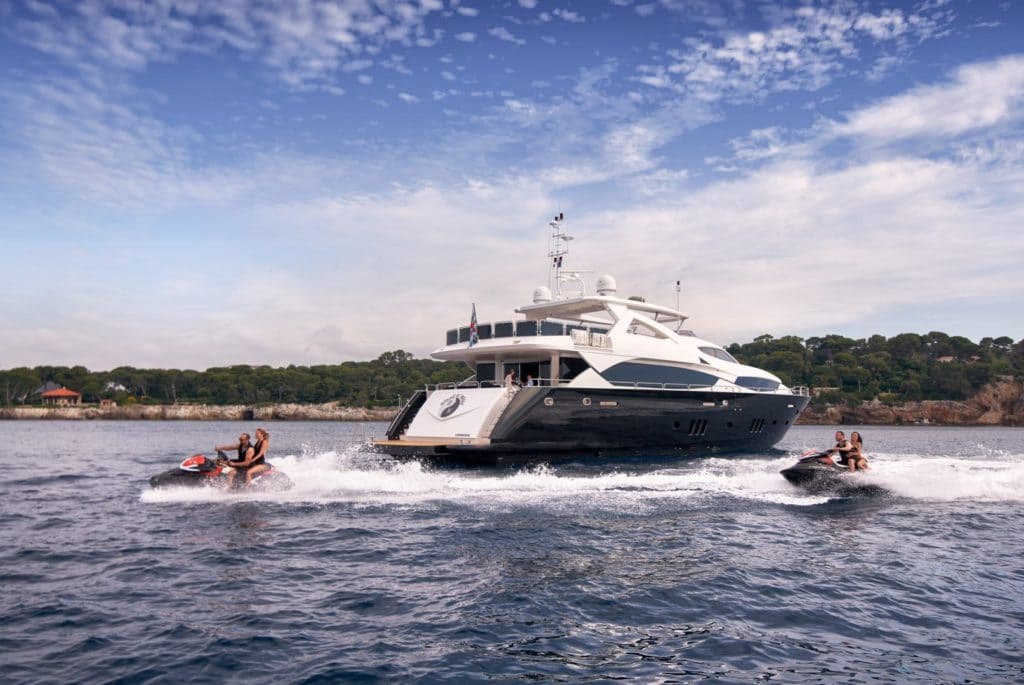 Sunseeker Charter Yacht Black & White toys