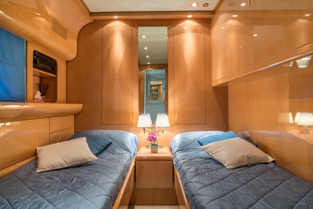 Superyacht Romachris in Greek - twin bedroom