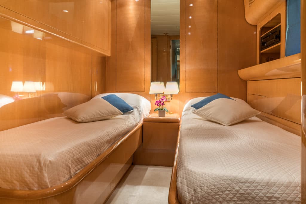 Superyacht Romachris in Greek - twin bedroom
