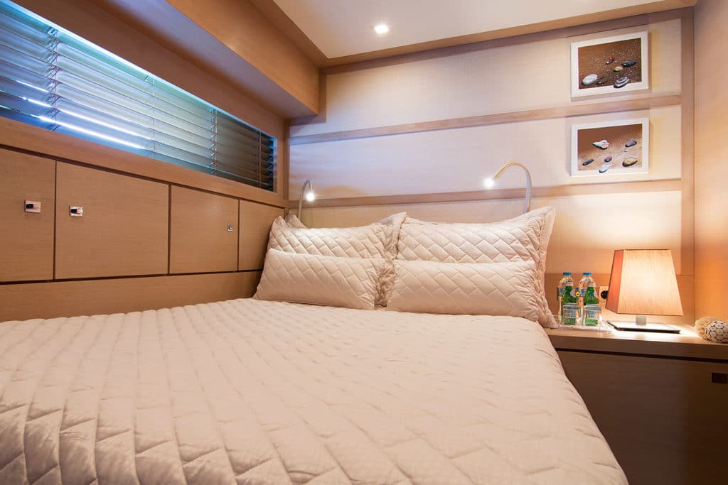 Motor yacht sun anemos - bedroom
