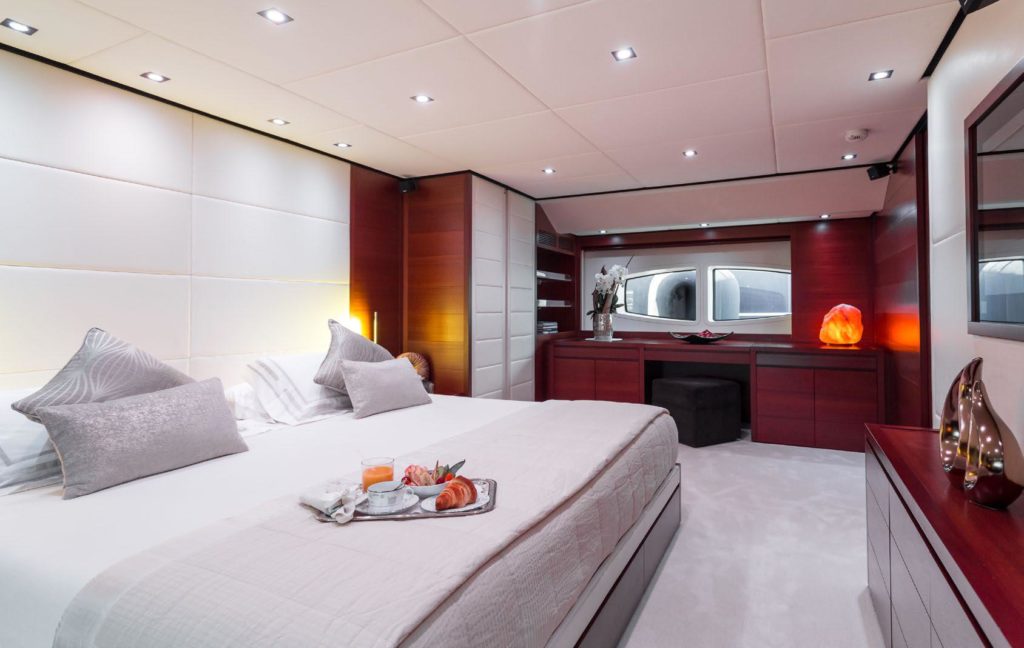 Motor Yacht Baglietto - bedroom