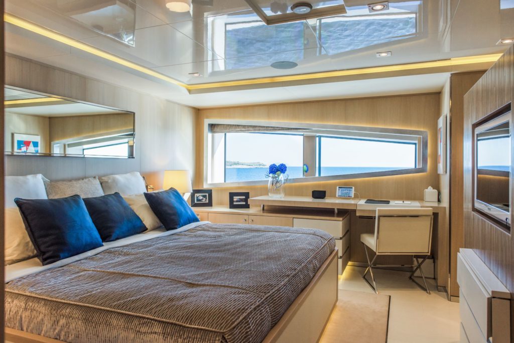 superyacht Light Holic - VIP Cabin