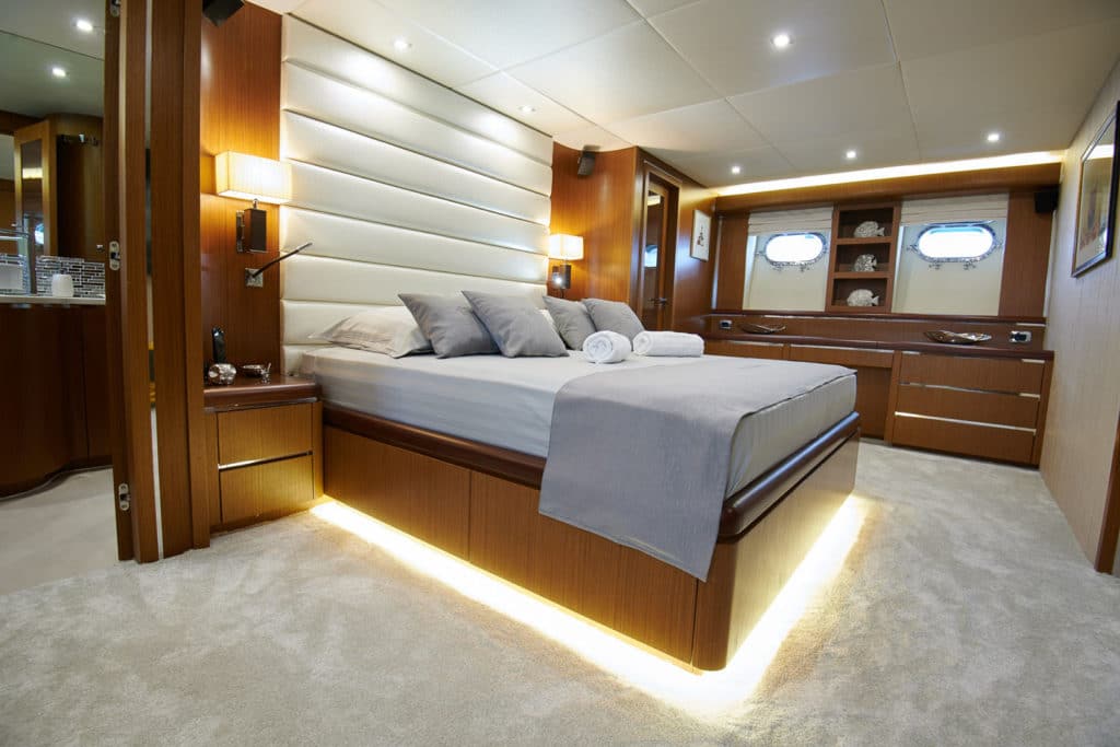 Motor yacht Princess Lona - cabin