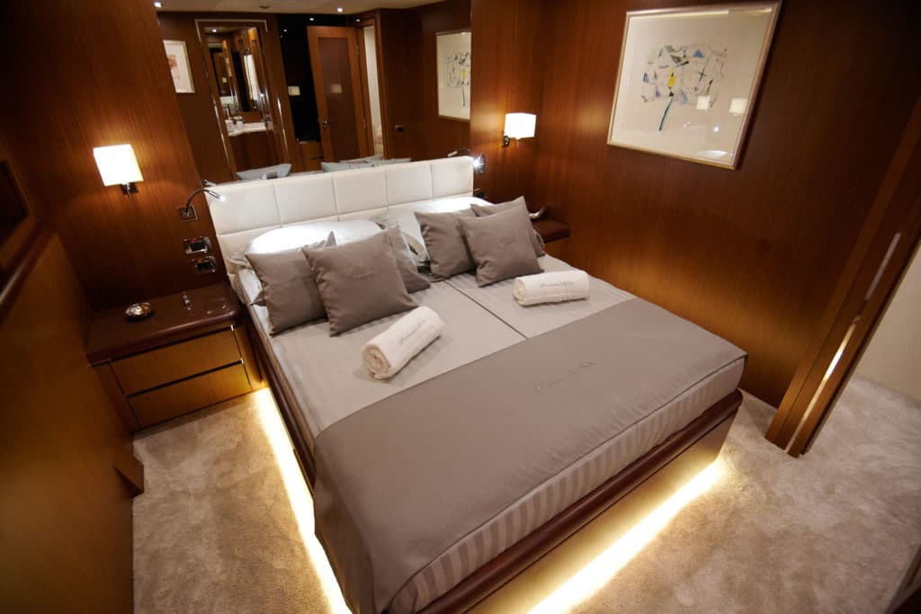 Motor yacht Princess Lona - vip cabin