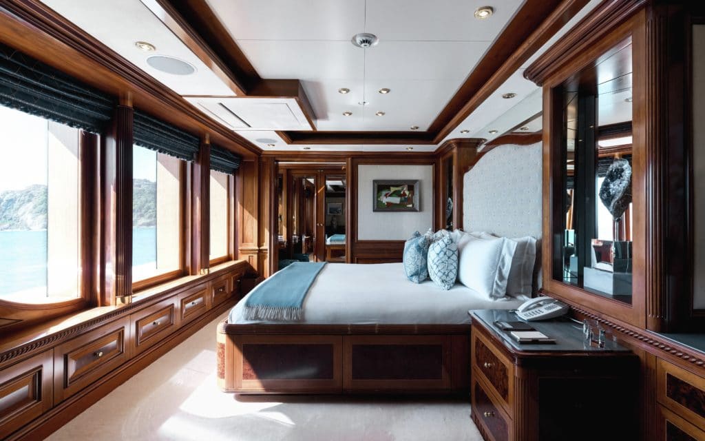 Super yacht Titania vip double cabin