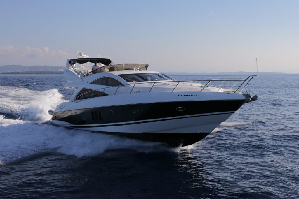 Yachts to charter on the Riviera - Prestige 34